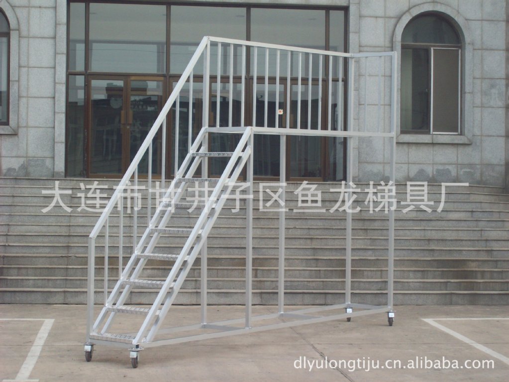 专业加工梯子 大连鱼龙梯具 移动登高梯作业梯/铝合金梯子