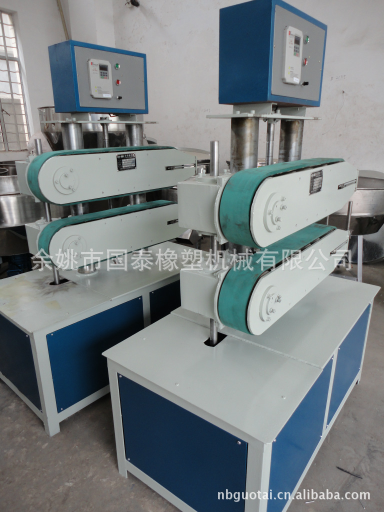 皮带牵引机，塑料履带牵引机，管材牵引机。