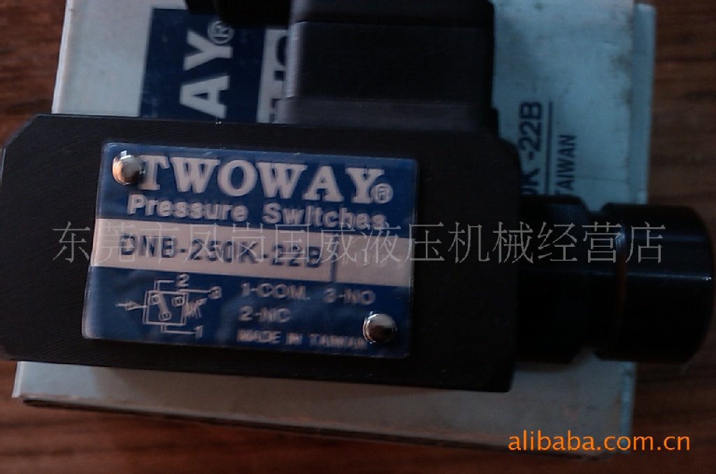 ���Ҵ���ѹ������̨��ѹ���̵���DNB-250K