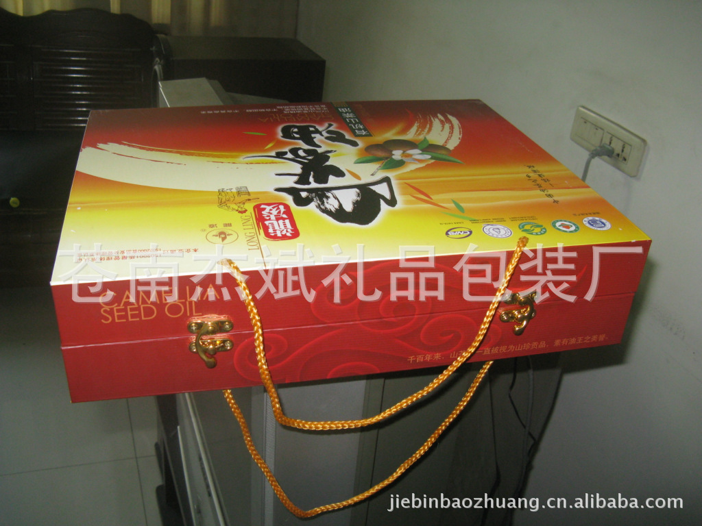 山茶油礼盒，硬纸板盒子。密度版盒子