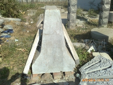 供应加工各种类型的隔离墩塑料模具和水泥制品模具