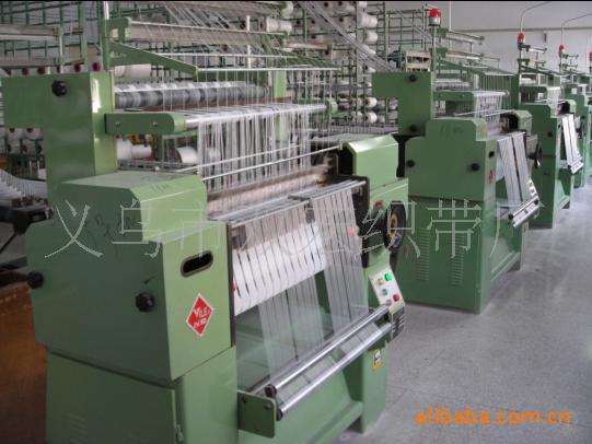 钩编机车间一角