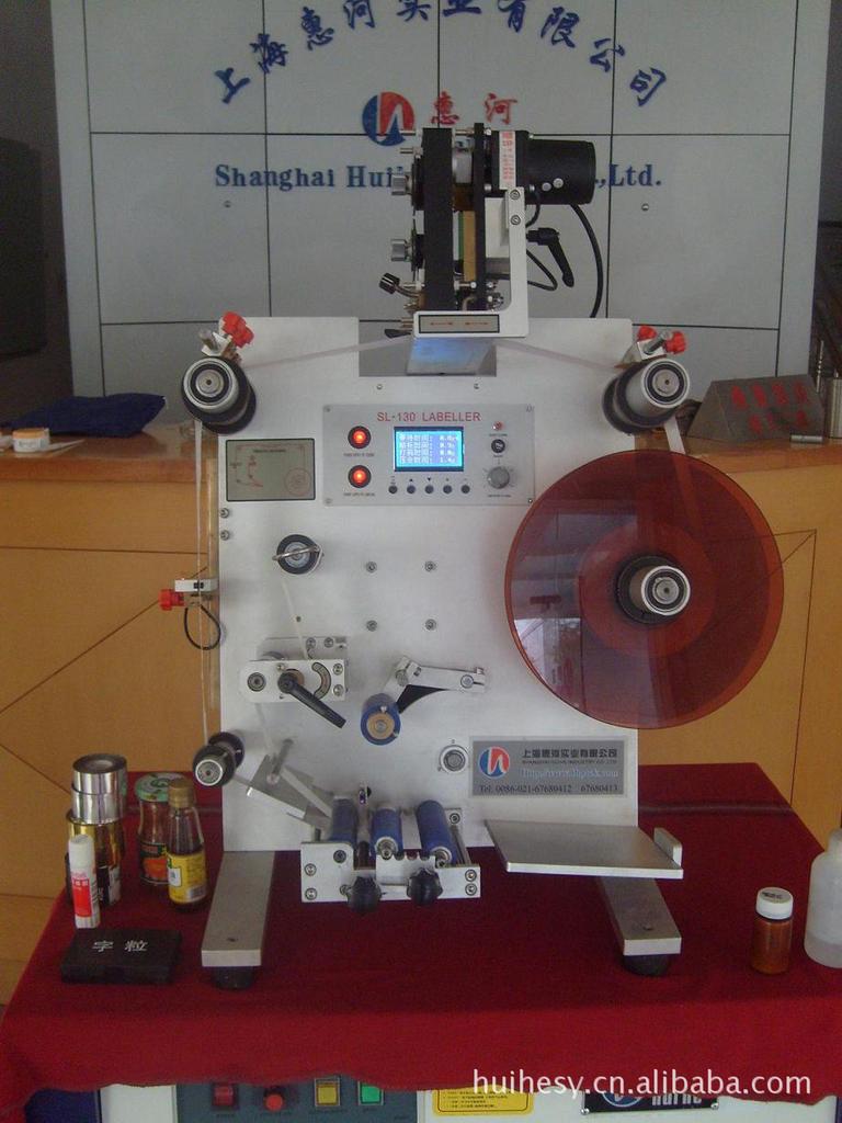 供应化妆品圆瓶贴标机，保健品圆瓶贴标机，玻璃圆瓶贴标机