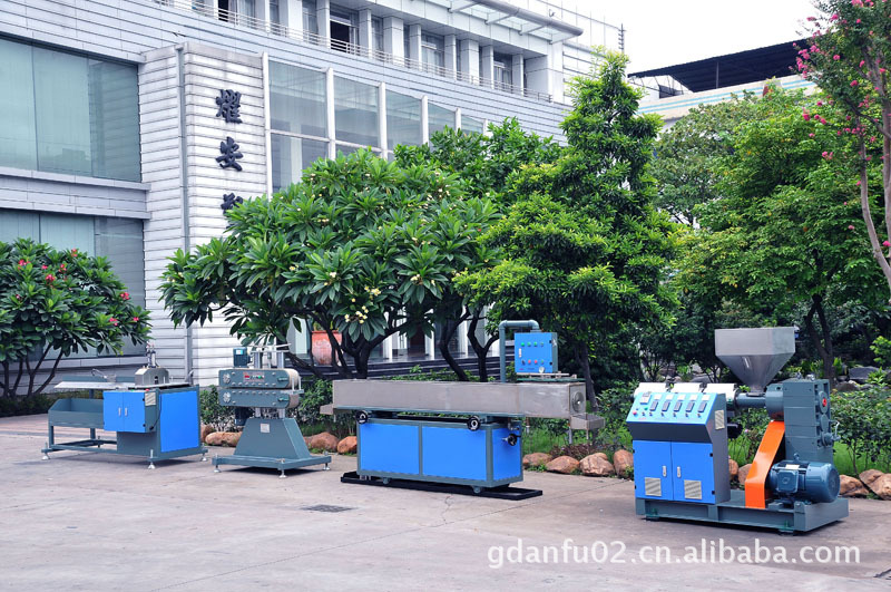 燿安塑料管材挤出机拉管机设备