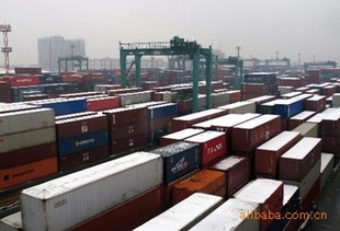Порт Тяньцзинь в городские городские города во время внутренней торговой морской транспортной службы страны.