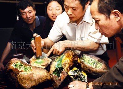 强势给力——直供缅甸老坑木纳场口A货翡翠原石