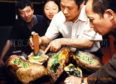 强势给力——直供缅甸老坑木纳场口A货翡翠原石