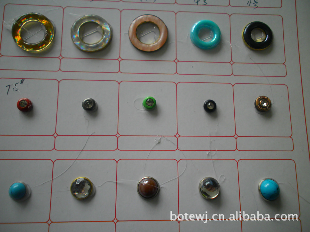 厂家直销各种规格纽扣等服装辅料钮扣