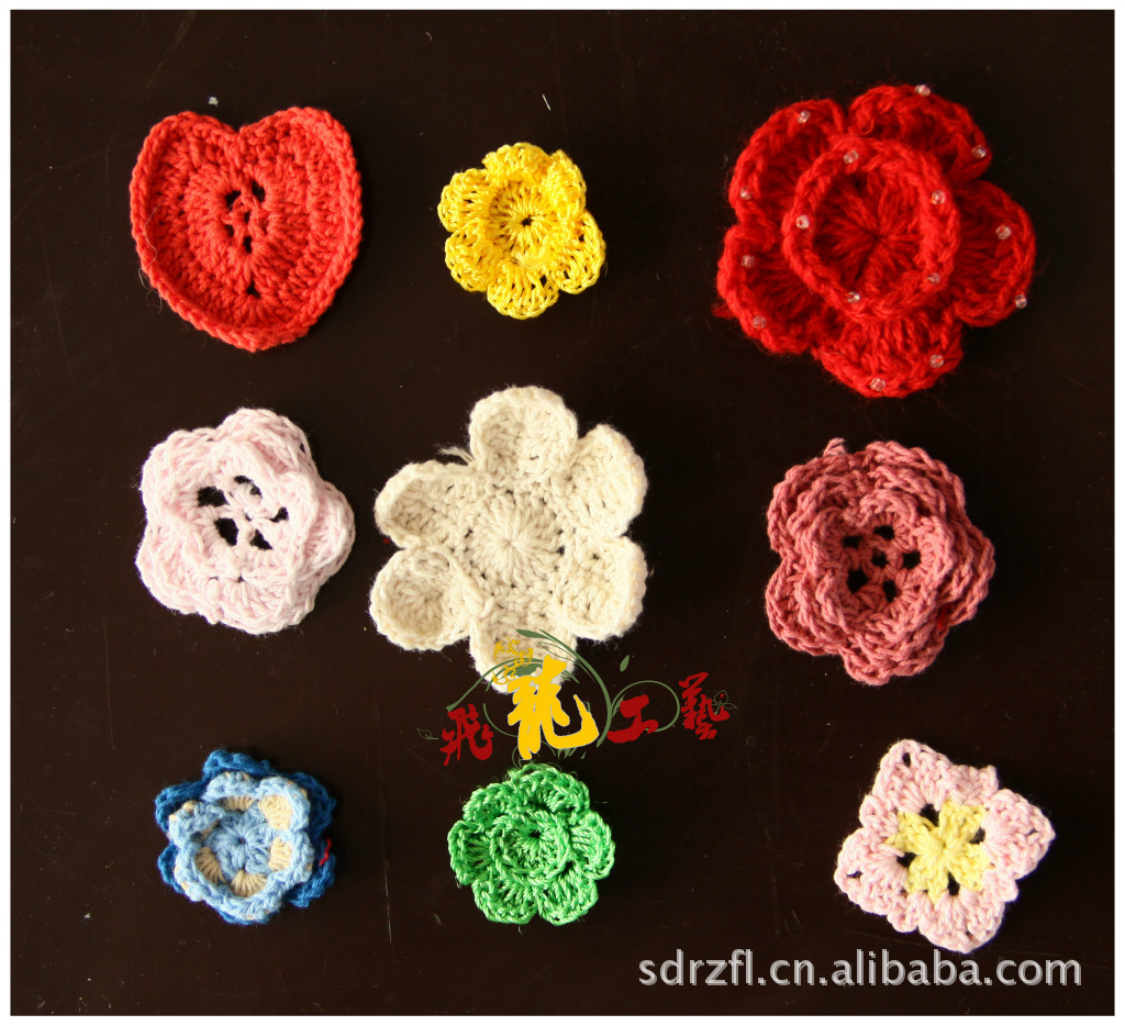 供应手钩花，手勾花，棉线花。纯手工制做。款式新，品种全可定做