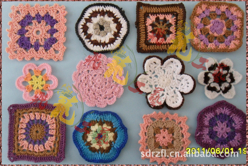 供应手钩花，胸花，服装辅料配花。手工钩编棉线小花，款式新