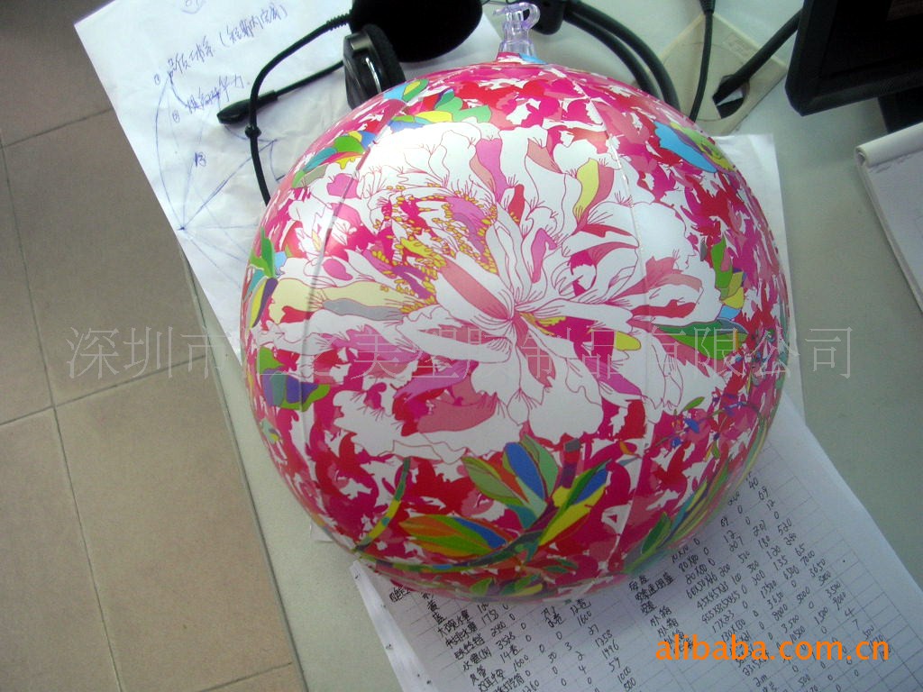 供应:PVC充气玩具沙滩球,多款多色可定制批发 厂家低价直销