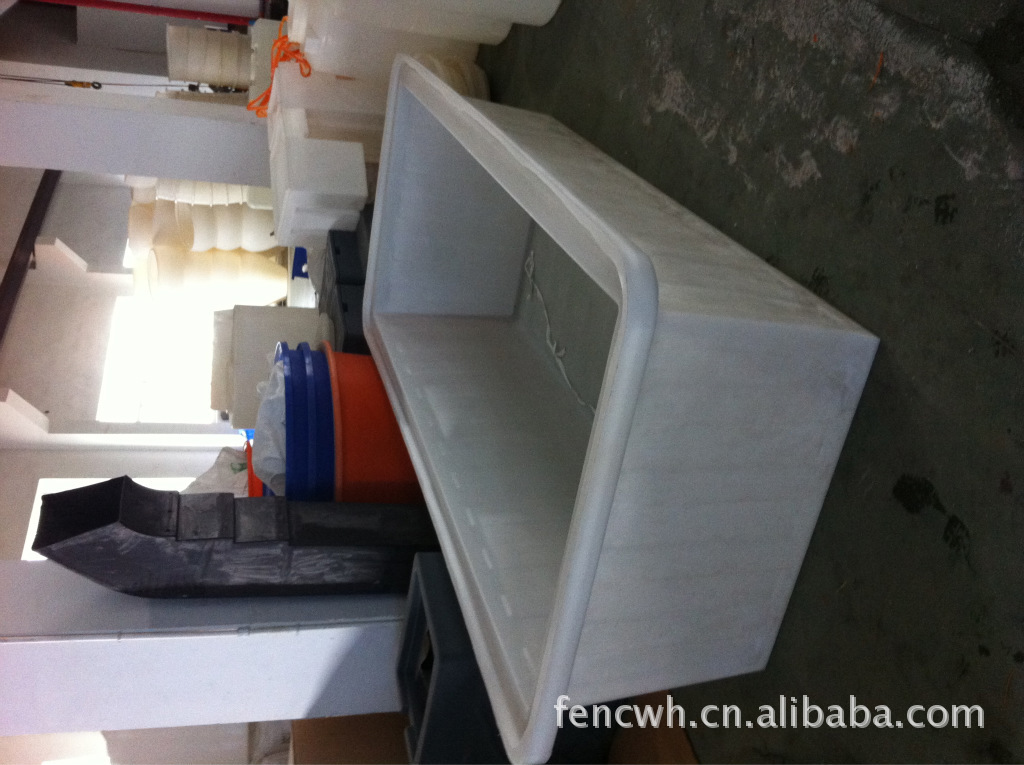 浙江远东滚塑厂制作超大型塑料周转箱2700*1100*700圆桶印染桶