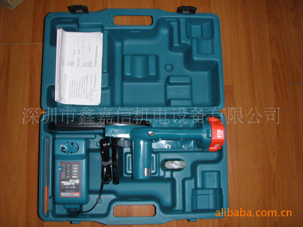 批发零售日本Makita牧田充電式电链锯UC120DWA