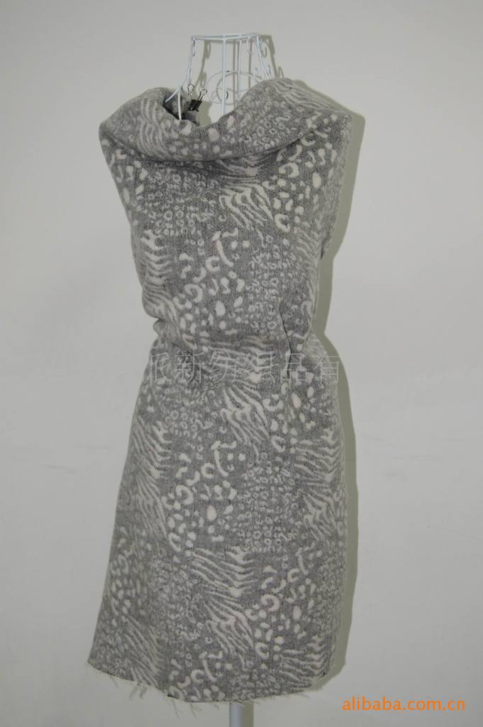 【厂家直销】 时尚 女装提花 粗纺面料 毛纺 大衣面料