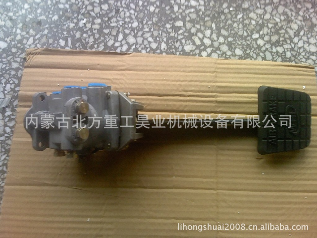 特雷克斯TEREX3305 3307用09015336脚制动阀总成09053174