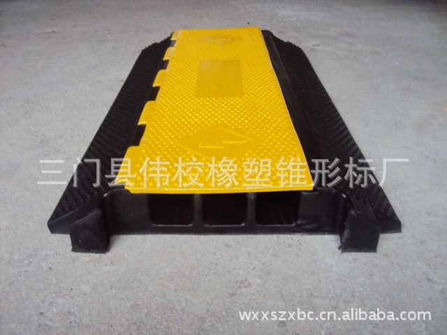 供应橡胶线槽 3线槽板 线槽减速带 舞台铺线板 串线板