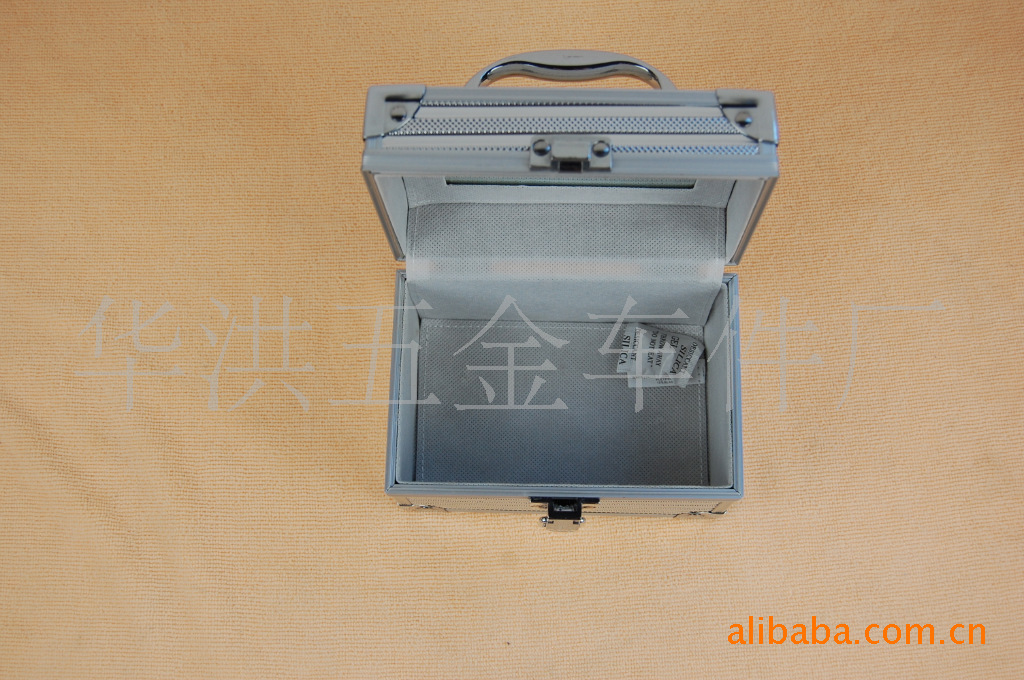 Customized Qualified 16 Domestic trade Foshan 15.5*10.3*10.6 aluminium alloy portable Packaging box jewelry