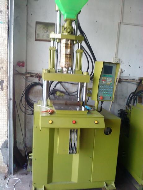 九成新台湾百塑35T单滑板立式注塑机，合金螺杆