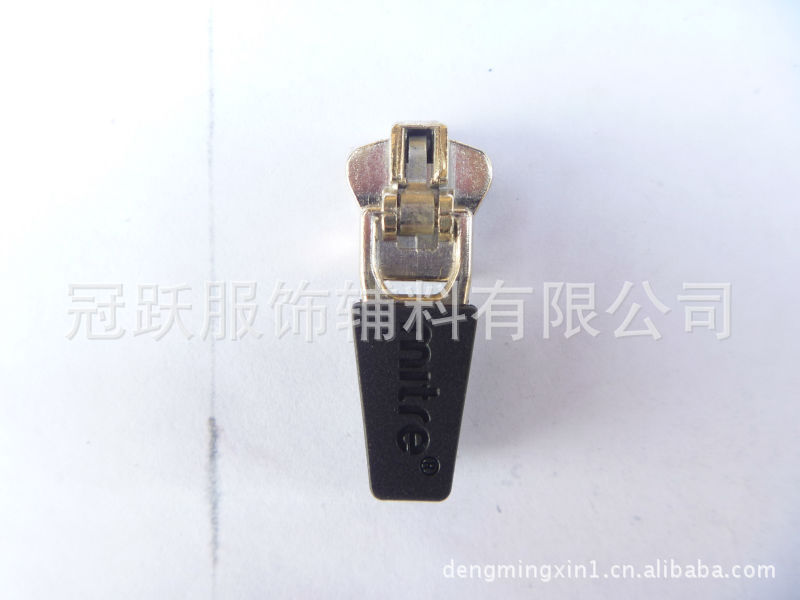 【5#树脂弹簧头注塑拉片】5#树脂YG注塑拉片