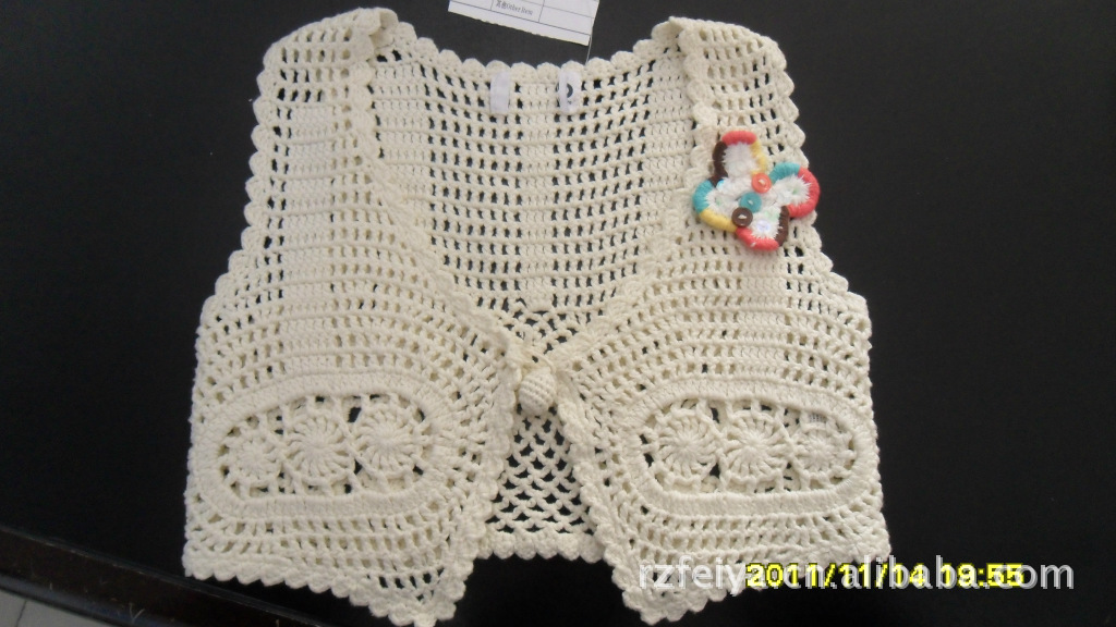 供应手钩面料。钩针花边。衣服片。款式新，品种全