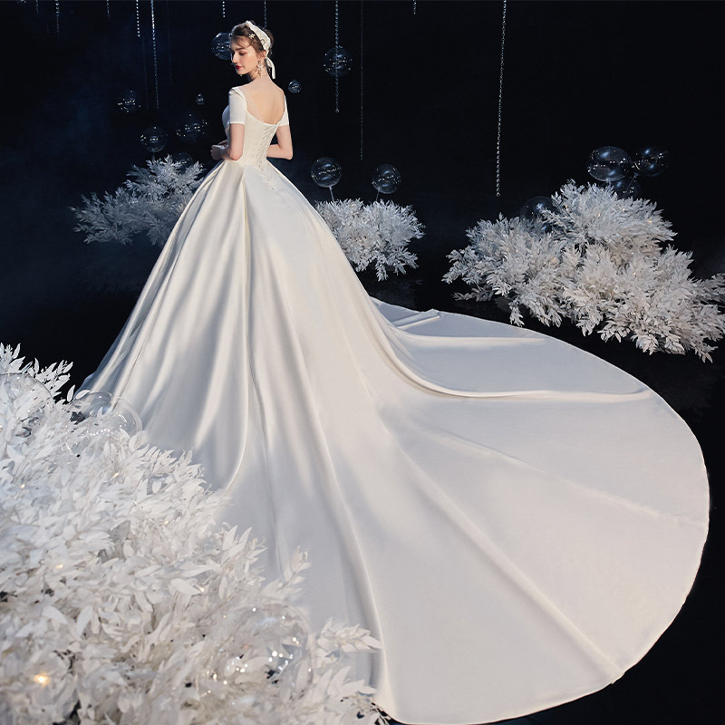 Vestido de novia de satén de talla grande con cola larga, estilo nuevo 2026, elegante estilo bosque, súper mágico, de ensueño, retro, sencillo.