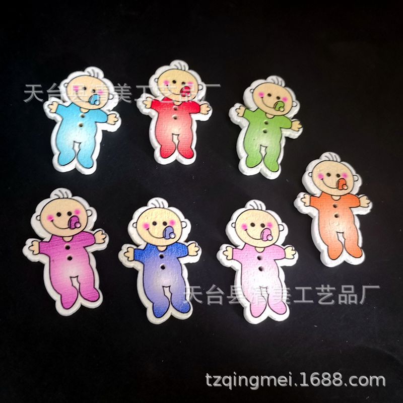 Muñeca de madera de fondo blanco Botones de madera decorativos biberón pintado pequeño bebé artesanía 50 piezas por paquete