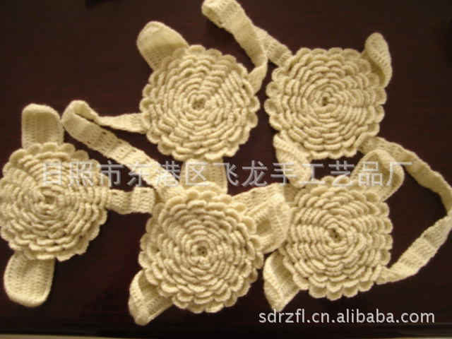 供应手钩花。7CM多色多层有叶手工勾花。花朵。帽花，鞋花。
