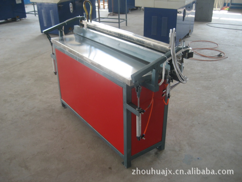 供应连云港州华机械设备有限公司专门为客户定制自已需要热弯机