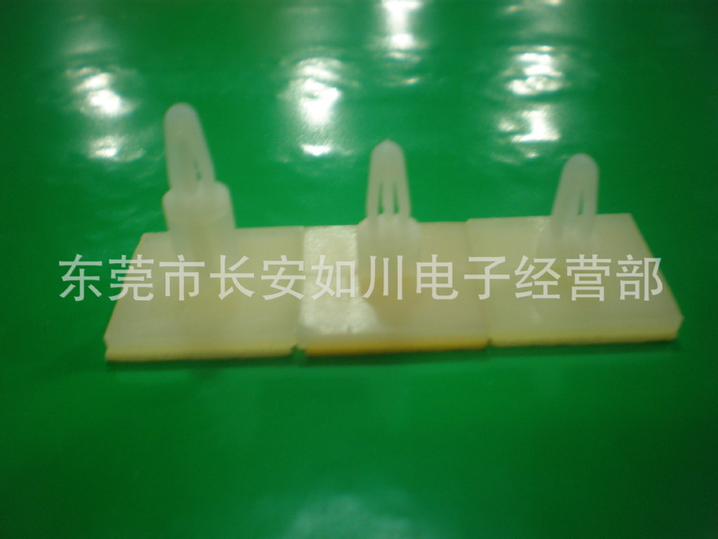 厂家供应 PC板粘式间隔柱 尼龙六角绝缘隔离柱 塑胶尼龙隔离柱