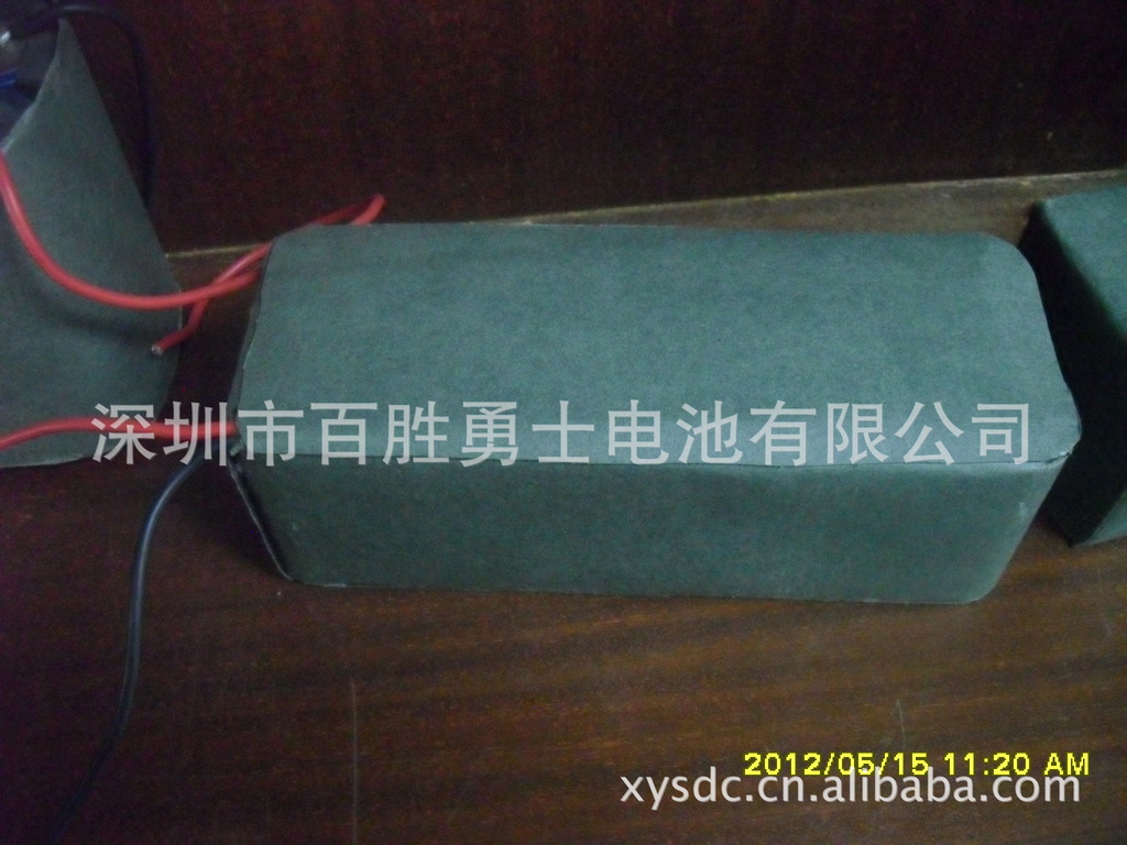 厂家供应10AH充电电池，15AH电池，磷酸铁锂电池，LED路灯电池