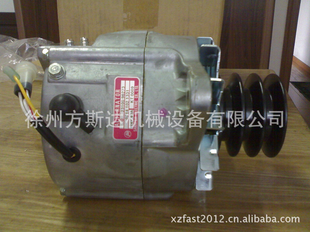 供应川崎装载机配件：23100-96306发电机总成（24V/110A）