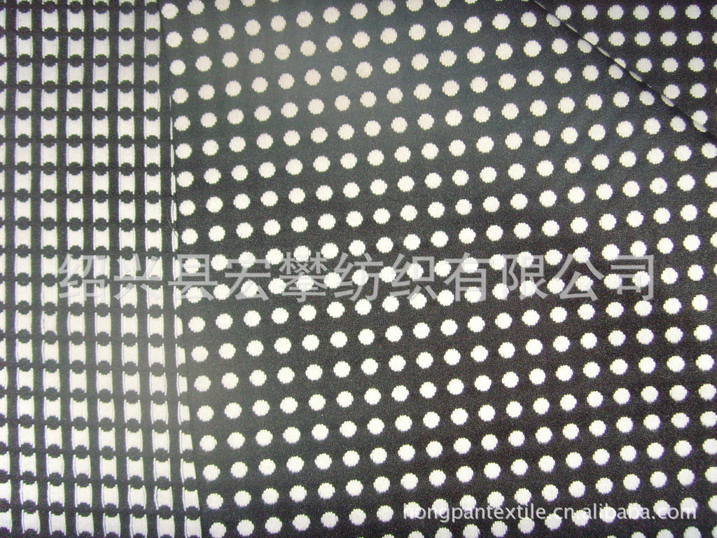 TC涤棉黑白圆点大提花面料TR提花布工厂供应坯布成品波点圆圈几何