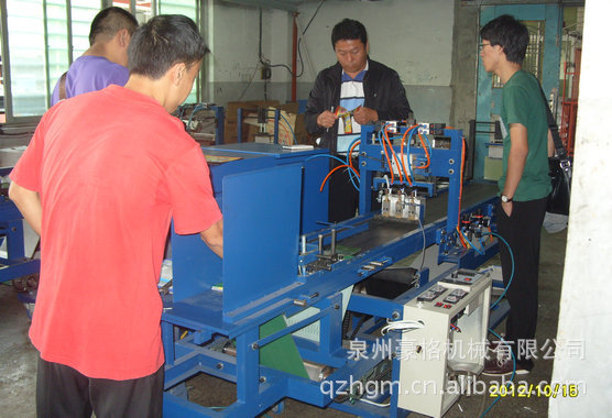 粘鼠板涂胶机,粘鼠板机,粘蝇板涂胶机,果实蝇粘板机,粘虫板机!