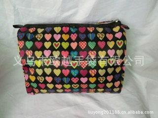 厂家供应欧美潮流爱心印花化妆包，供应欧美流行五分格印花化妆包