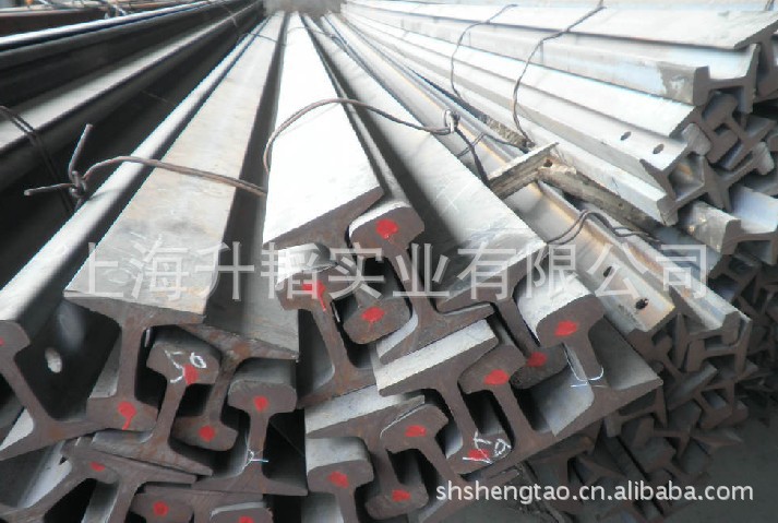 现货供应钢轨规格 QU71Mn轻轨 重轨 起重轨