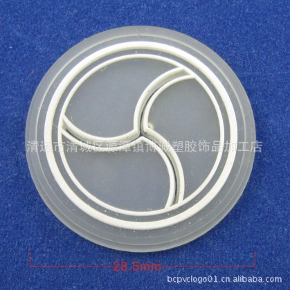 厂家直供各式耳机孔胶章软胶拉片箱包胶标钥匙扣滴胶吊饰