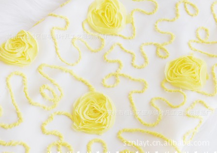 供应黄色简约式棉绒机绣电脑贴布绣花