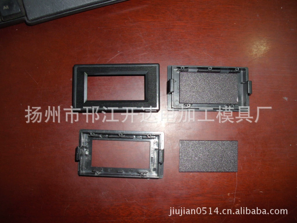 1016. Большие количества поставляют три пластиковых корпуса рамы цифрового дисплея.