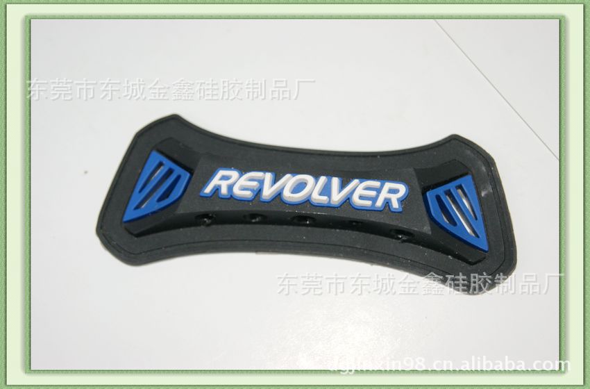厂家供应 REVOLVERpvc商标 硅胶商标 软胶商标 皮牌商标