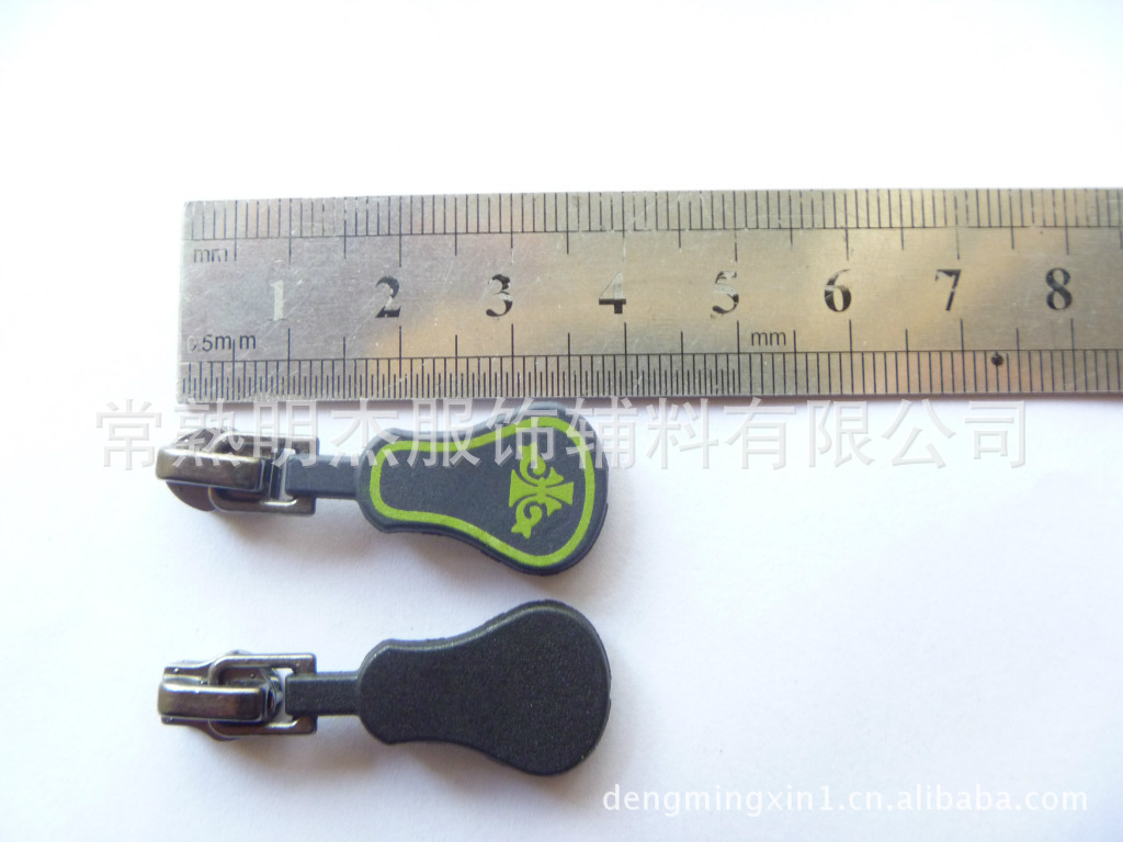 3#尼龙注塑拉头【印字拉片】 也可独立印贵公司图案或者名称