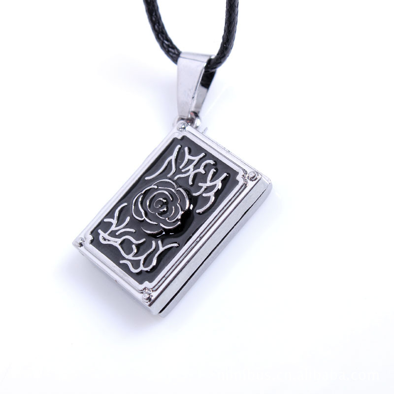 Fashion Rose Titanium Steel Necklace Retro Jewelry Small Wholesale Jewelry display picture 1