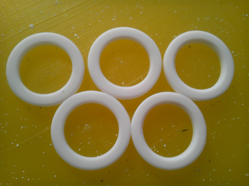 四氟空心球200元/个 纯新四氟球垫36/斤 四氟夹层垫2.3元/寸 实心