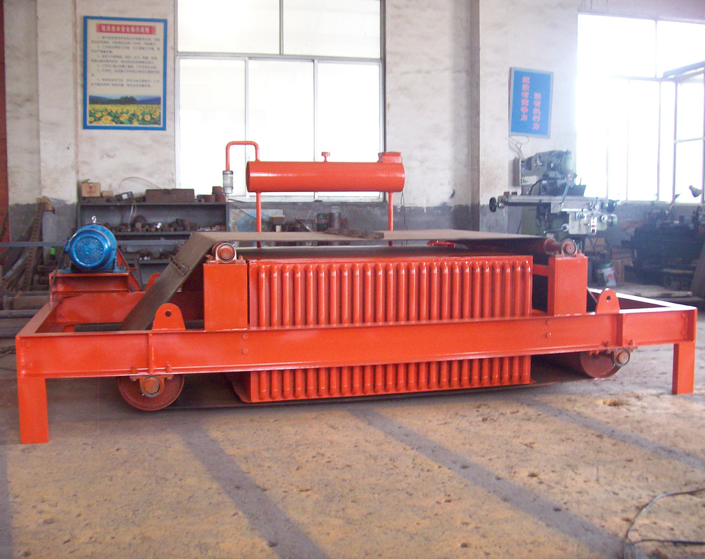 山东华新 RCDF-12油冷自卸式电磁除铁器 厂家推荐