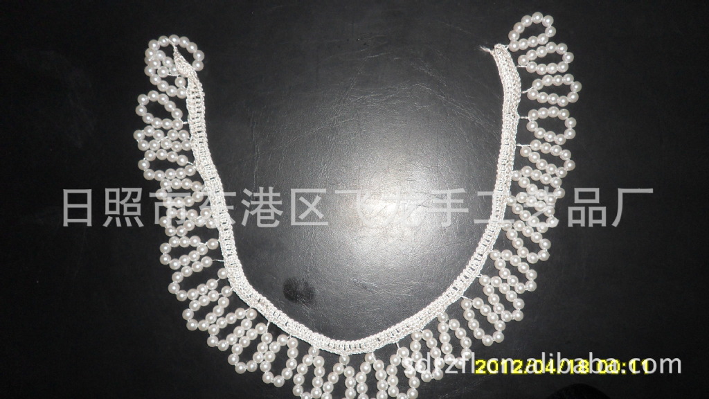 供应手钩钉珠衣领花边。款式新。做工细。钩花领子