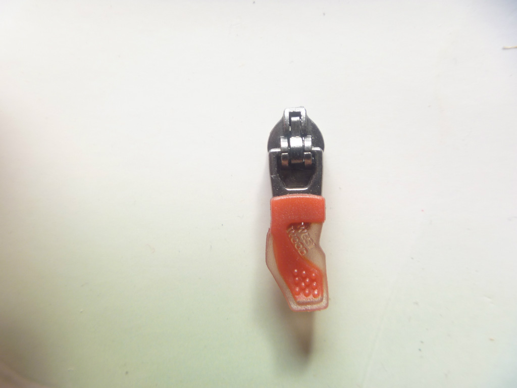 生产3#弹簧头注塑双色拉片  质量要求高 产量低