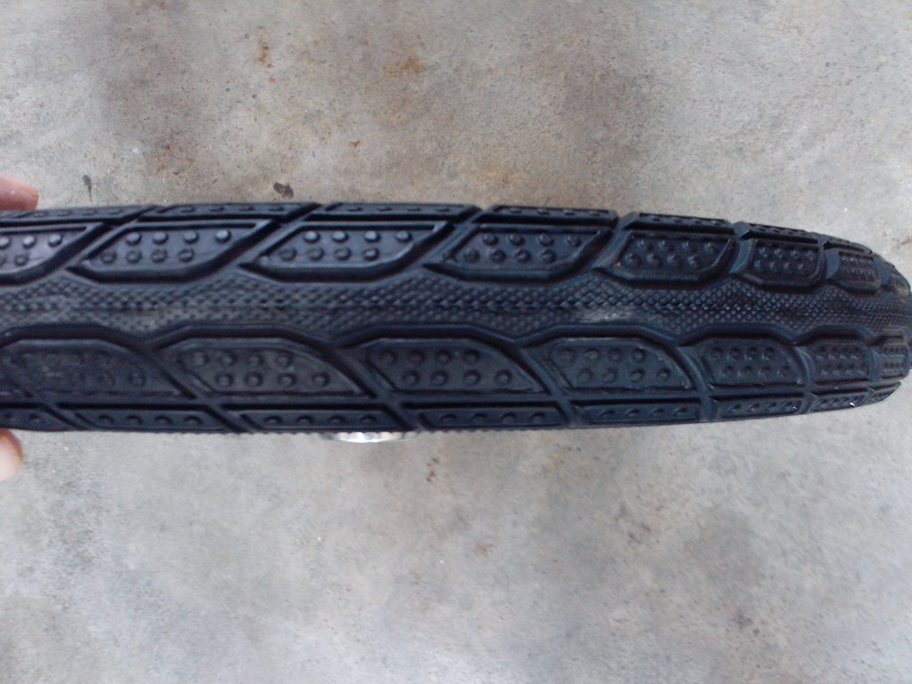 生产16*2.125电动车免充气轮胎