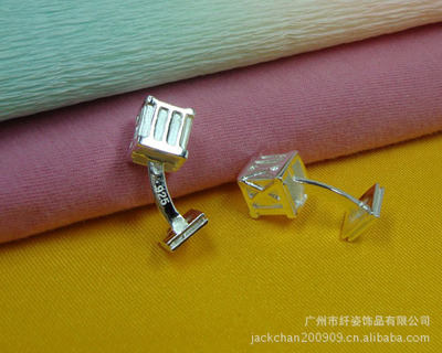 Wholesale of cuff links supply fashion Silver Accessories European and American popular suit square Cufflinks X2006