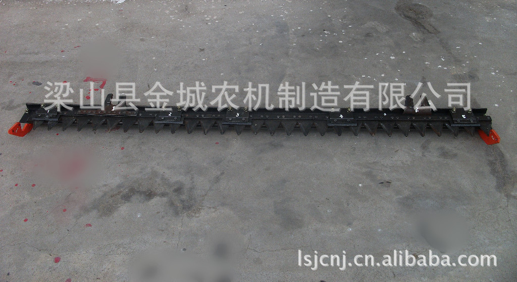 本公司加工生产适用于大同R1450收割机的配件 ，切割器总成，割刀