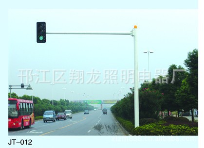 现货销售热镀锌喷塑交通监控杆