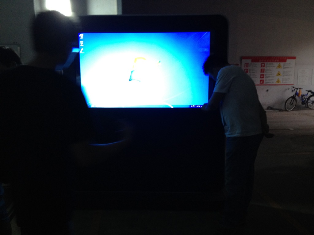 65寸广告机，查询机